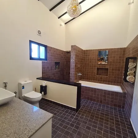 Luxury Holiday Villas In Bahrain For Families Barbar Exterior photo